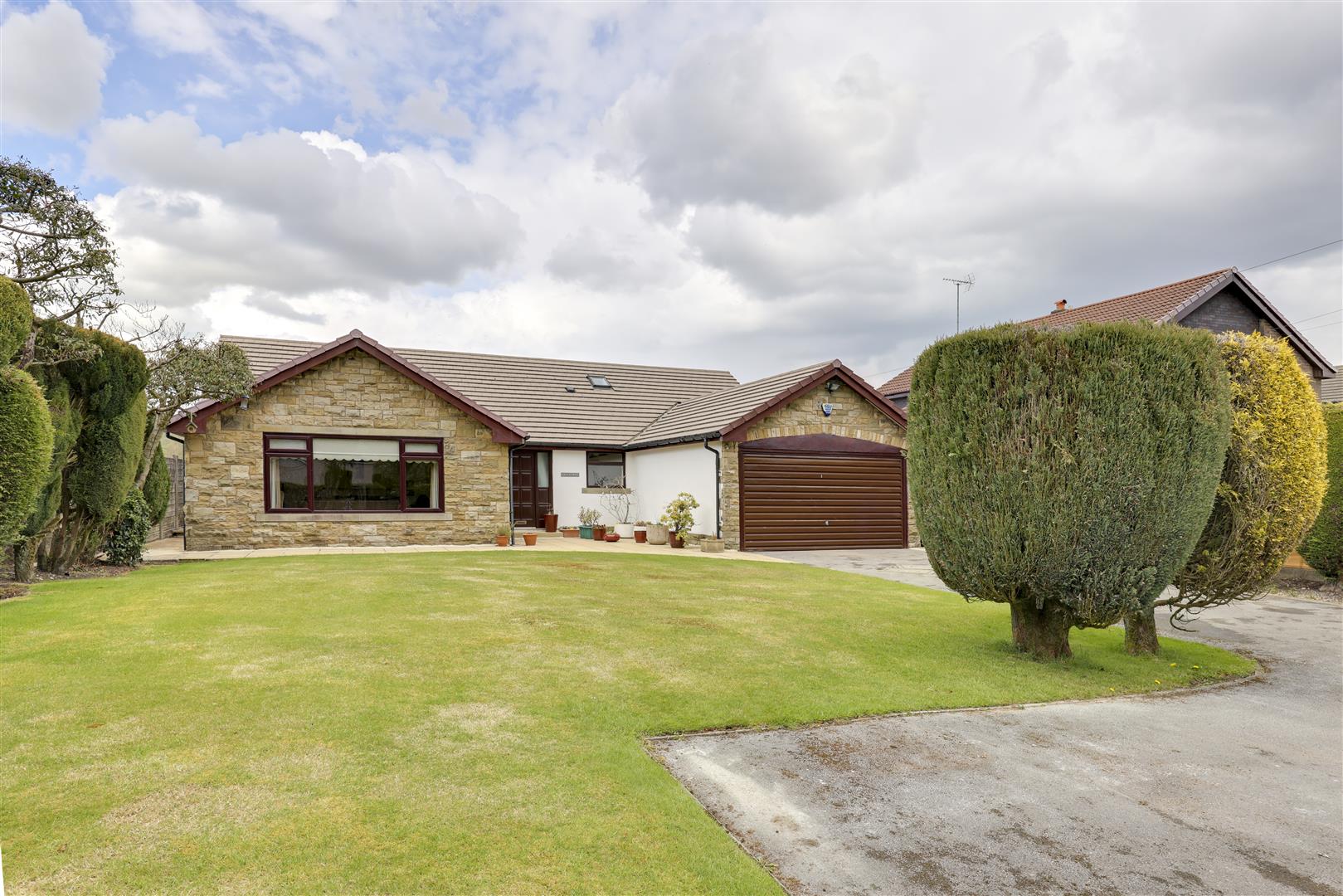 5 bedroom Detached House for sale in Bacup