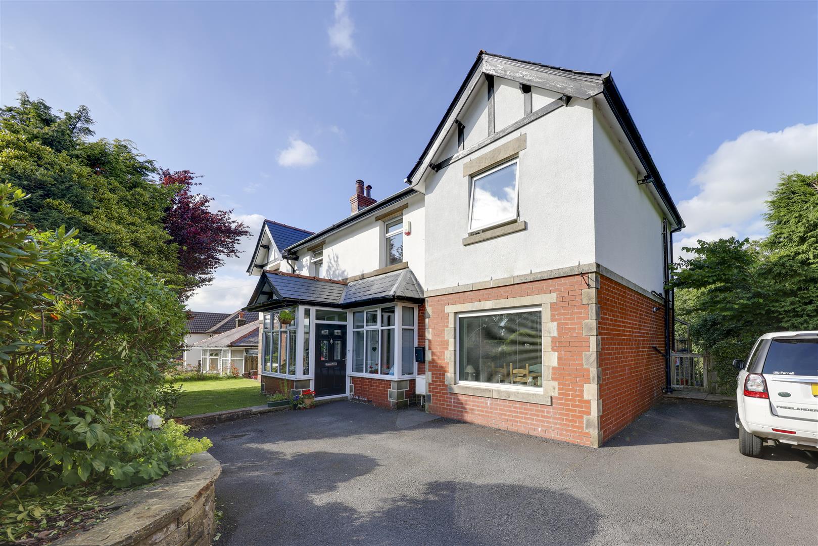 5 bedroom Detached House for sale in Rossendale