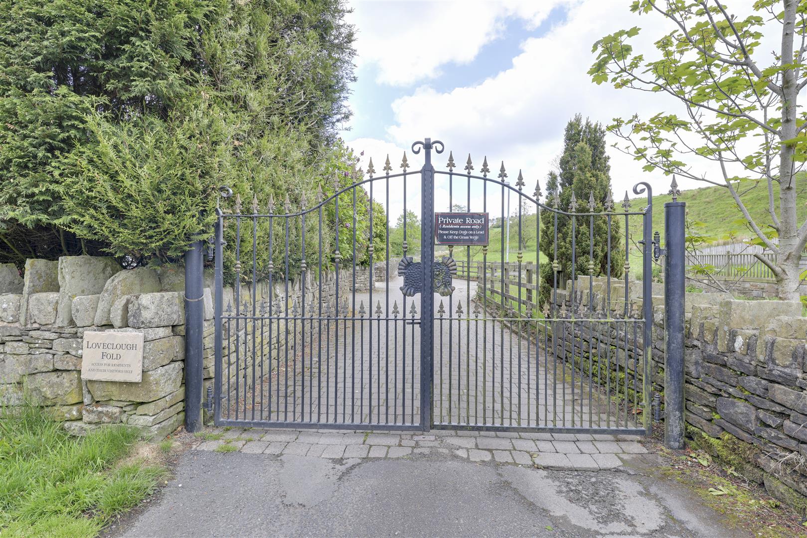 SemiDetached House for sale with 4 bedrooms, Loveclough Fold