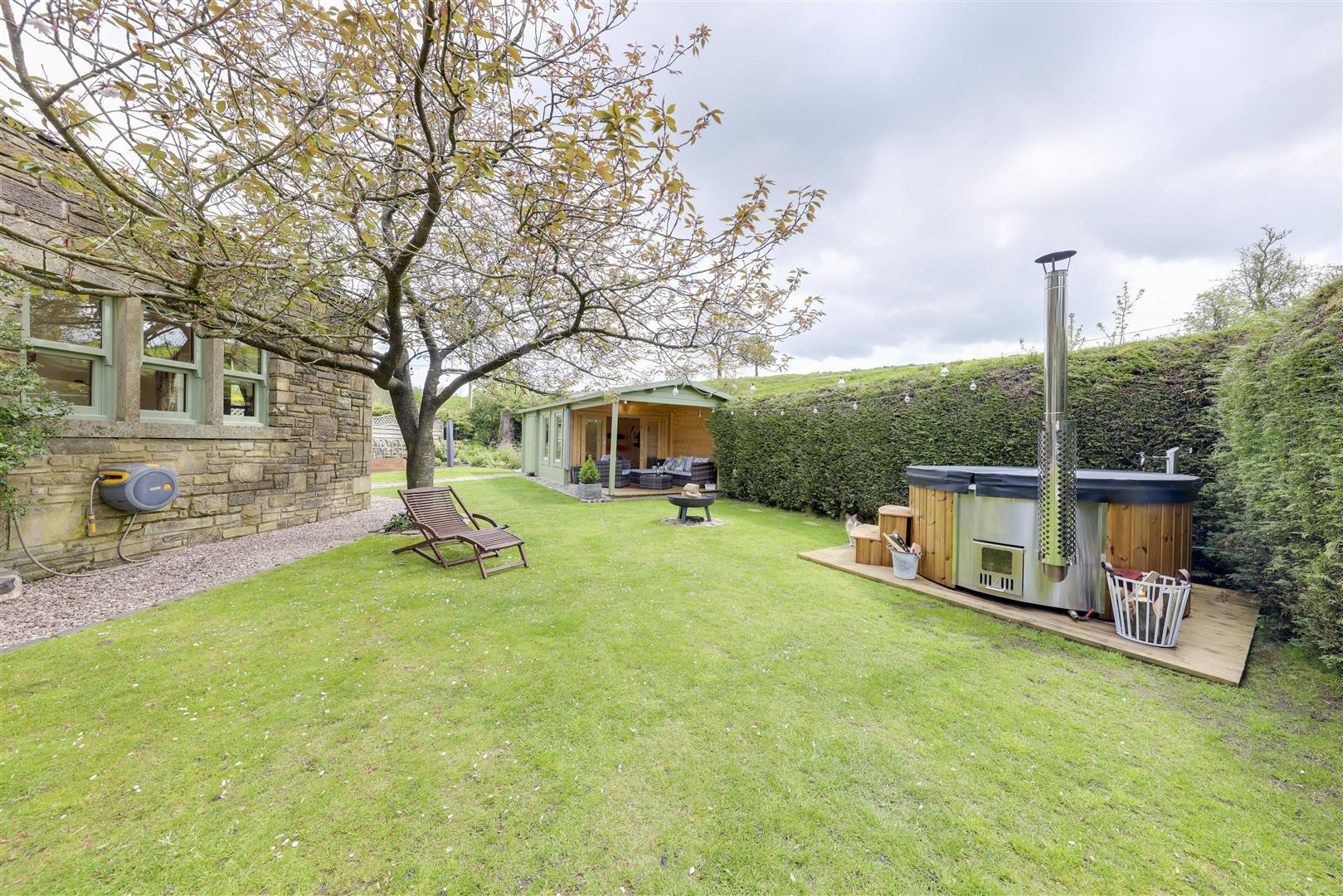 SemiDetached House for sale with 4 bedrooms, Loveclough Fold