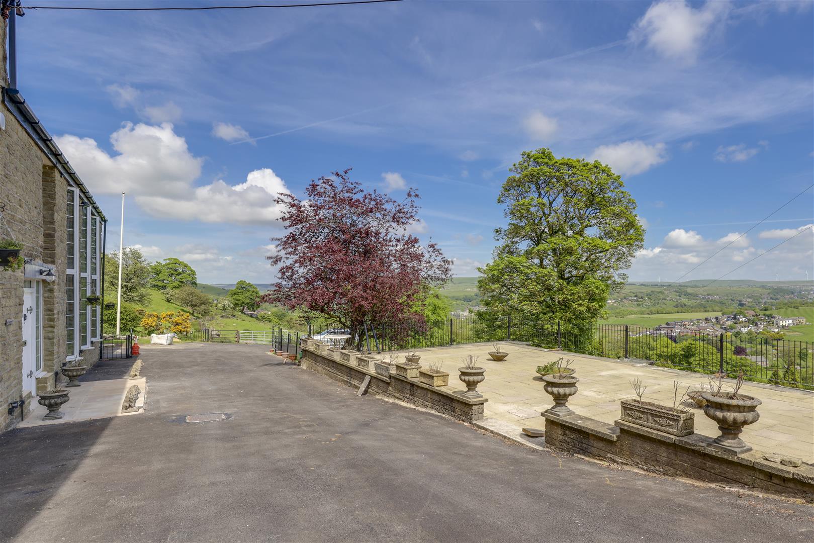 Detached House for sale with 4 bedrooms, Lench Fold, Cowpe Fine & Country