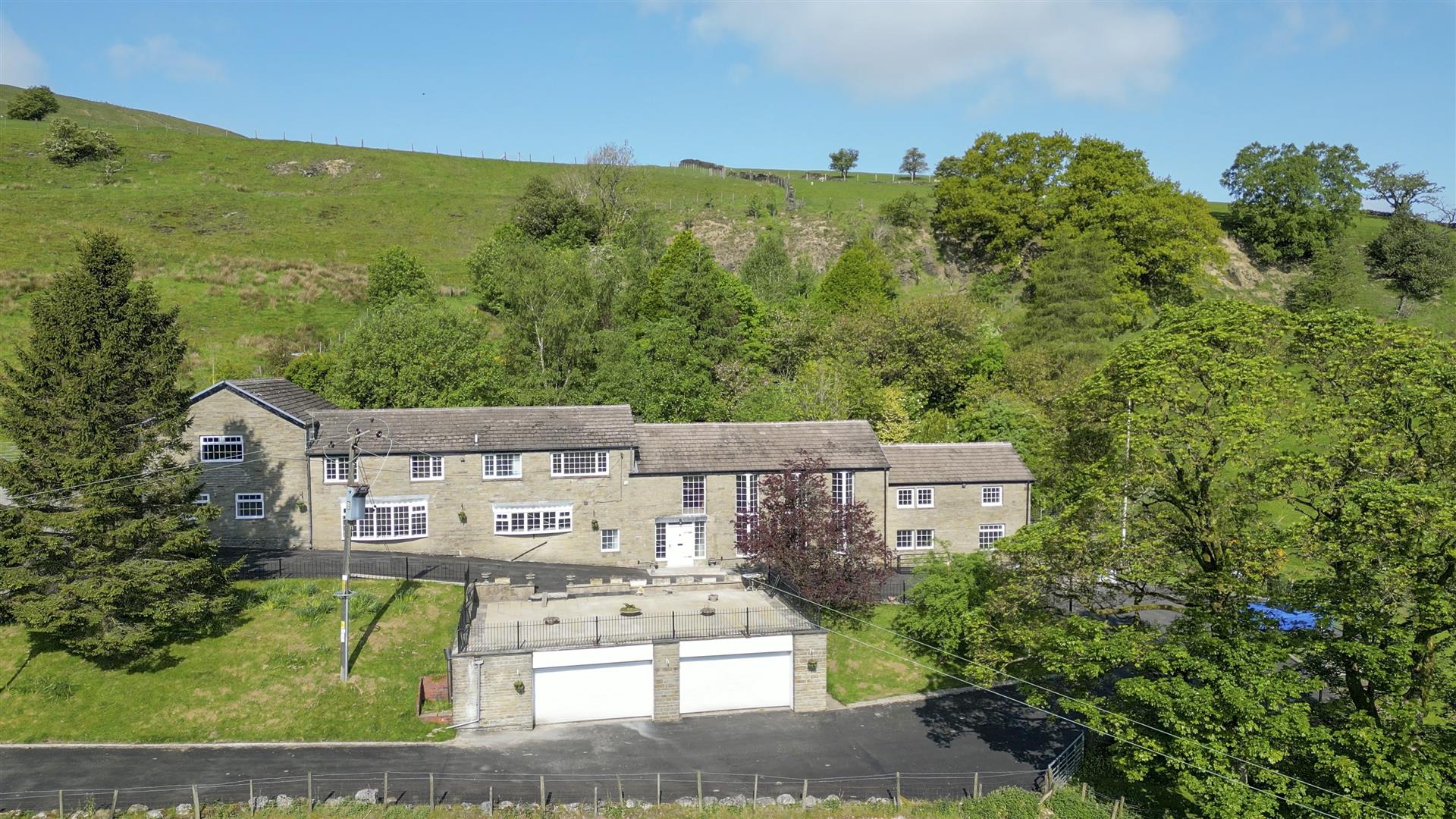 Detached House for sale with 4 bedrooms, Lench Fold, Cowpe Fine & Country
