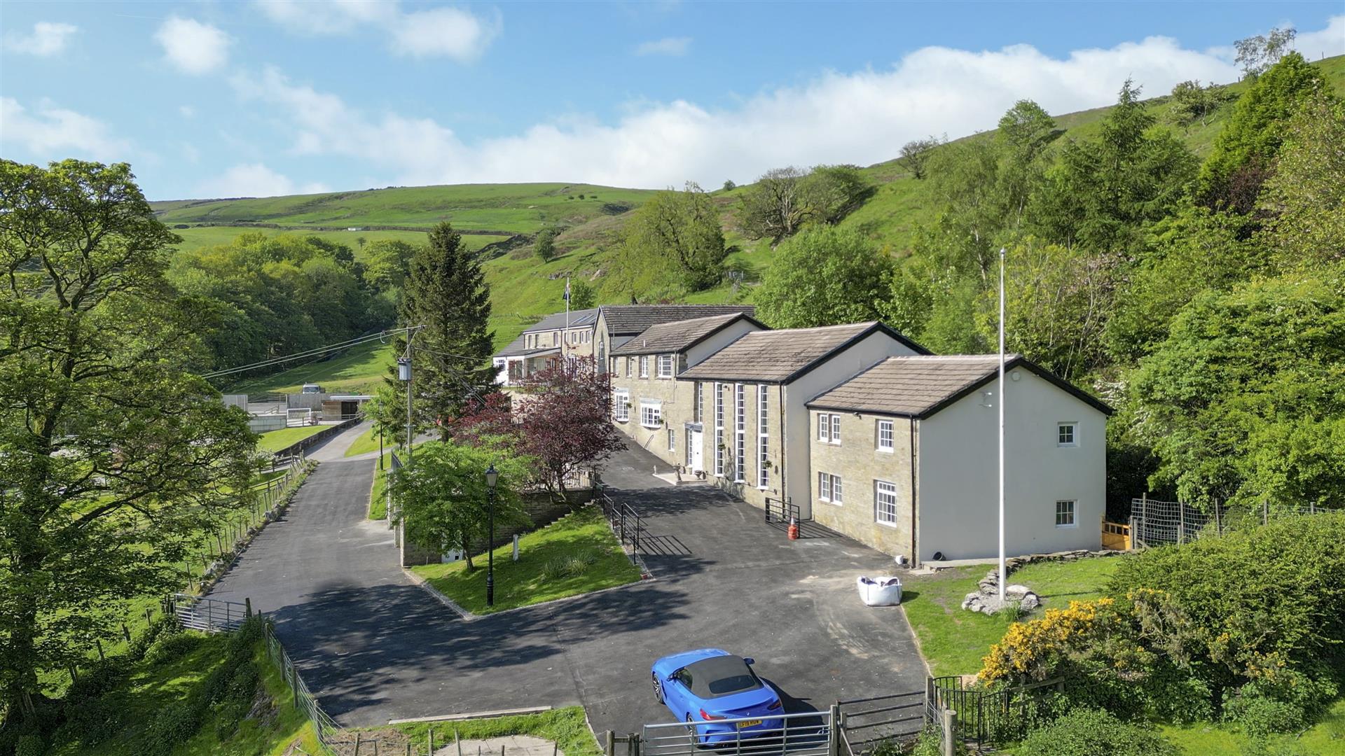 Detached House for sale with 4 bedrooms, Lench Fold, Cowpe Fine & Country