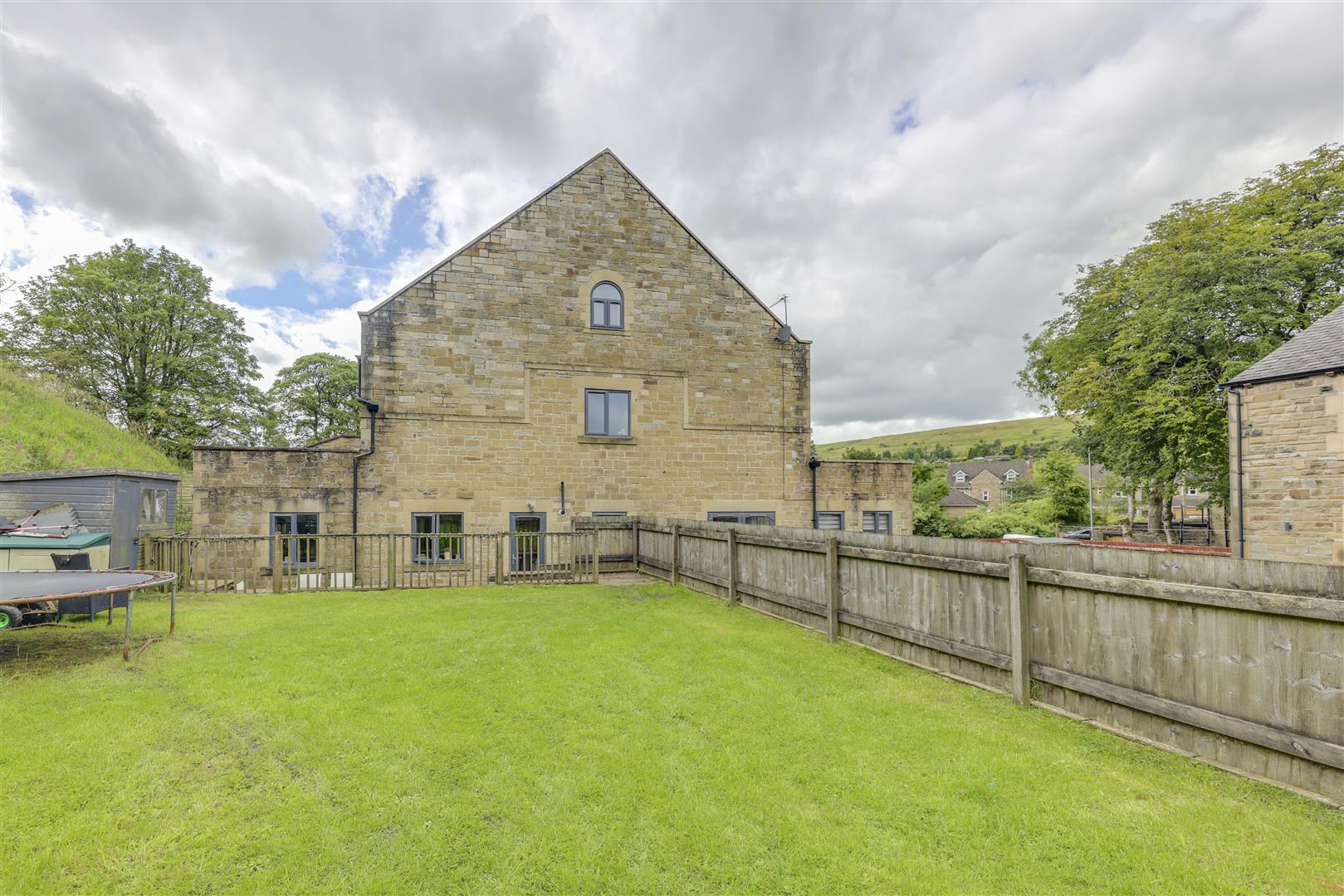 Townhouse for sale with 4 bedrooms, Riverbank Mews, Loveclough Fine