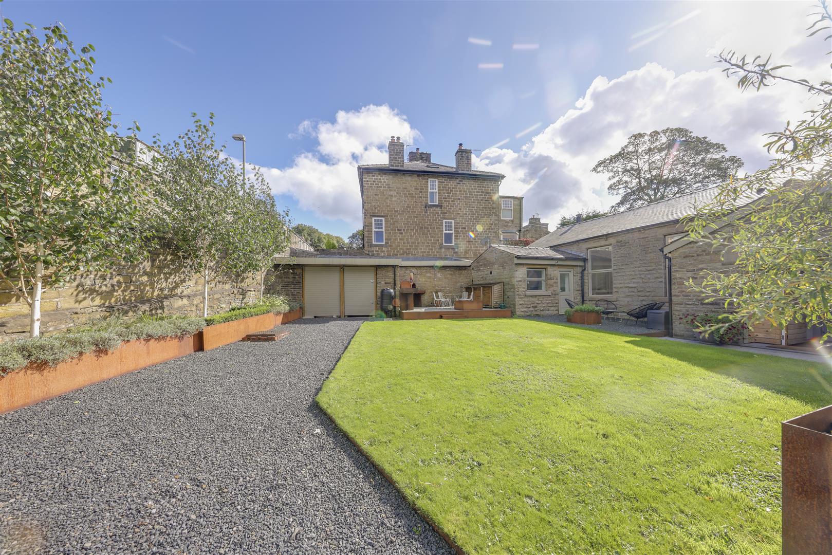 Link Detached House for sale with 4 bedrooms, York Street