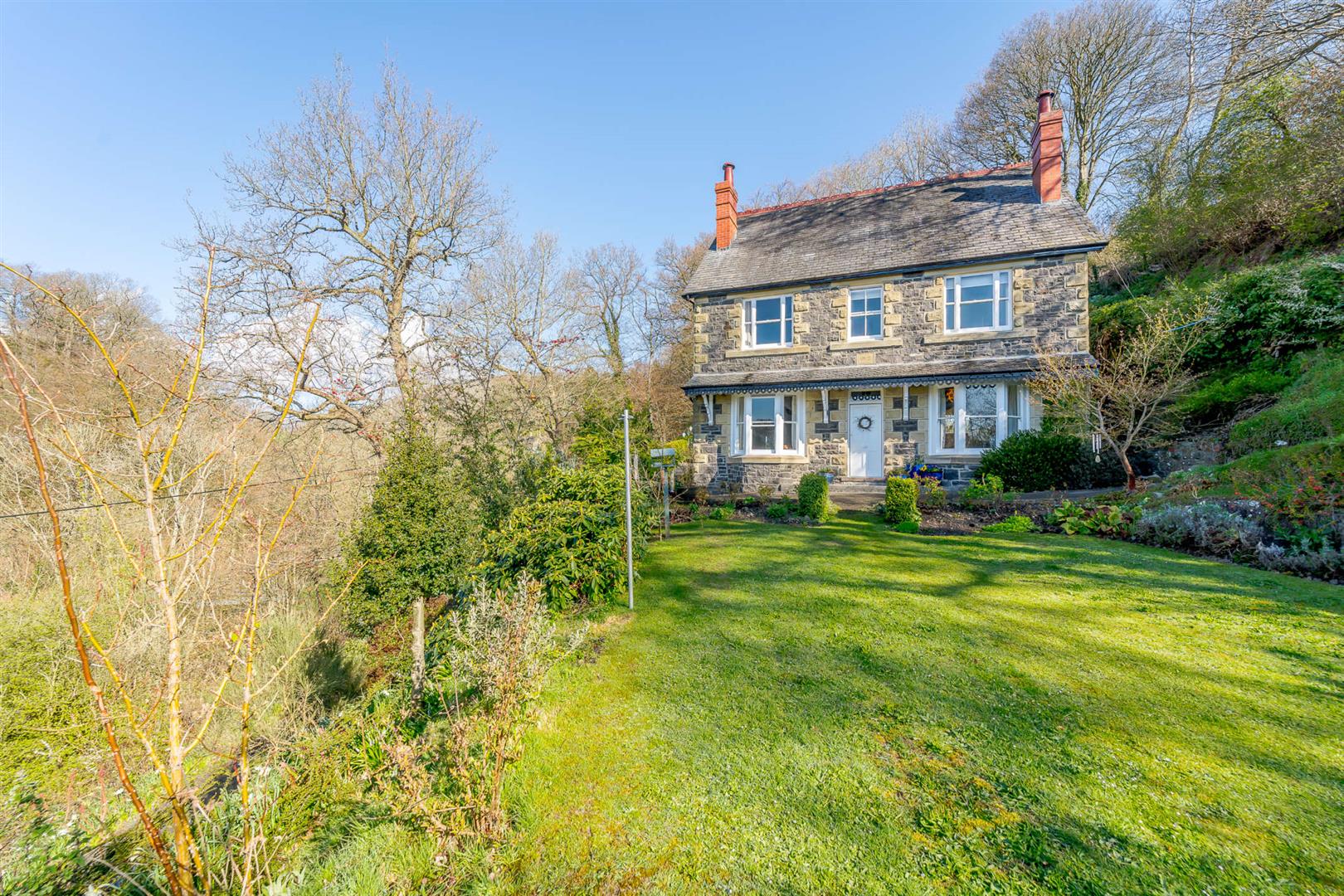 5 bedroom Detached House for sale in Oswestry