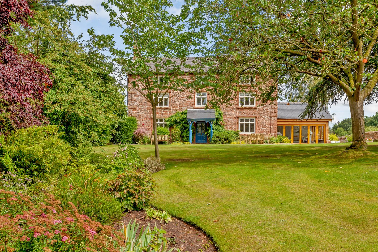 6 bedroom Detached House for sale in Shrewsbury