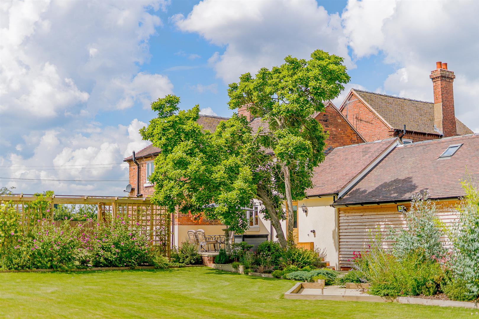 5 bedroom Detached House for sale in Shrewsbury