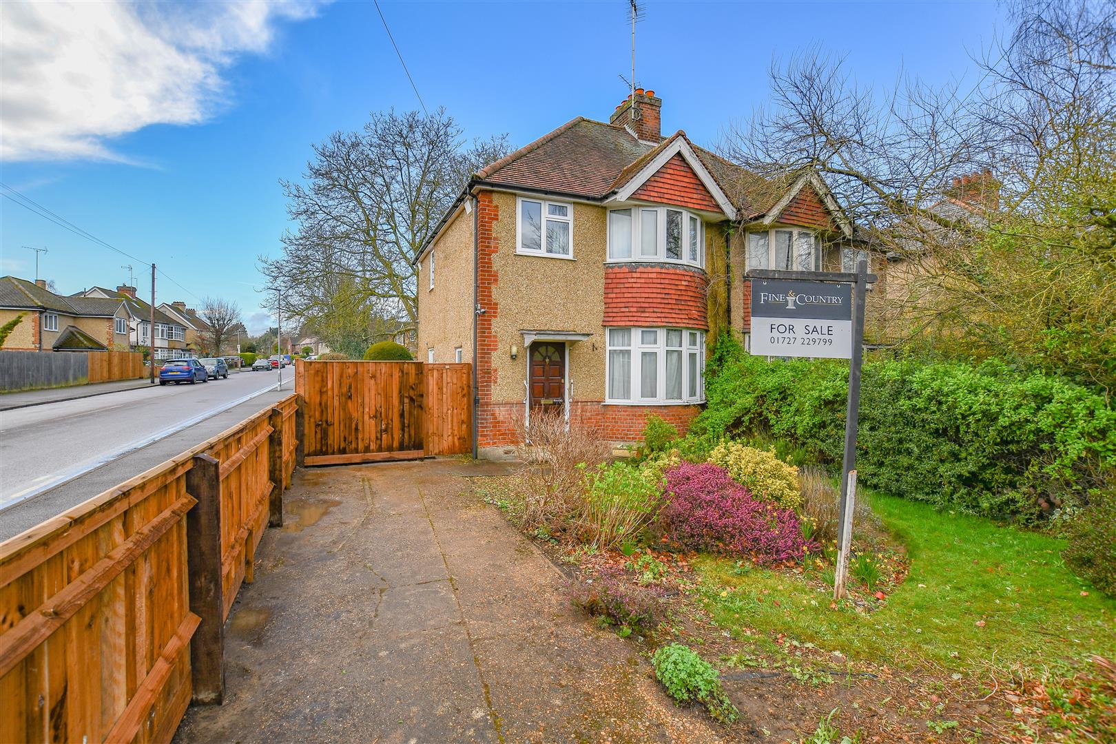 SemiDetached House for sale with 3 bedrooms, Harpenden Road, St