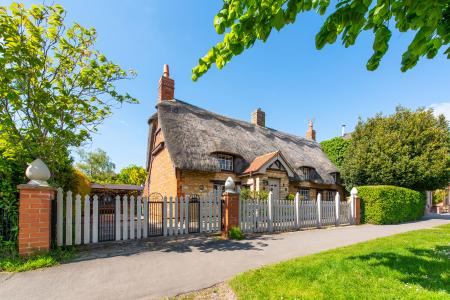 3 Bedroom Cottage For Sale In Peterborough