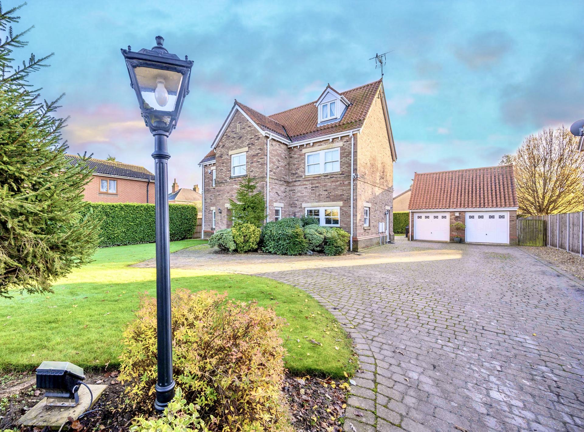 6 bedroom Detached House for sale in Spalding