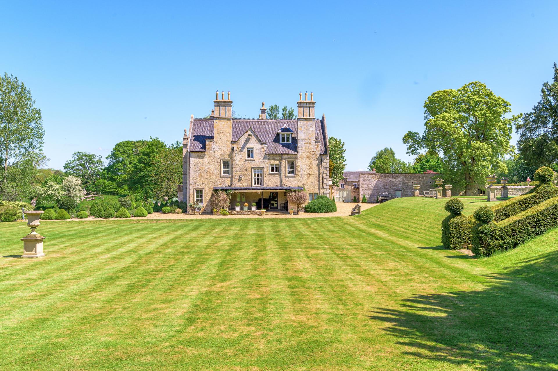 9 bedroom Detached House for sale in Kettering