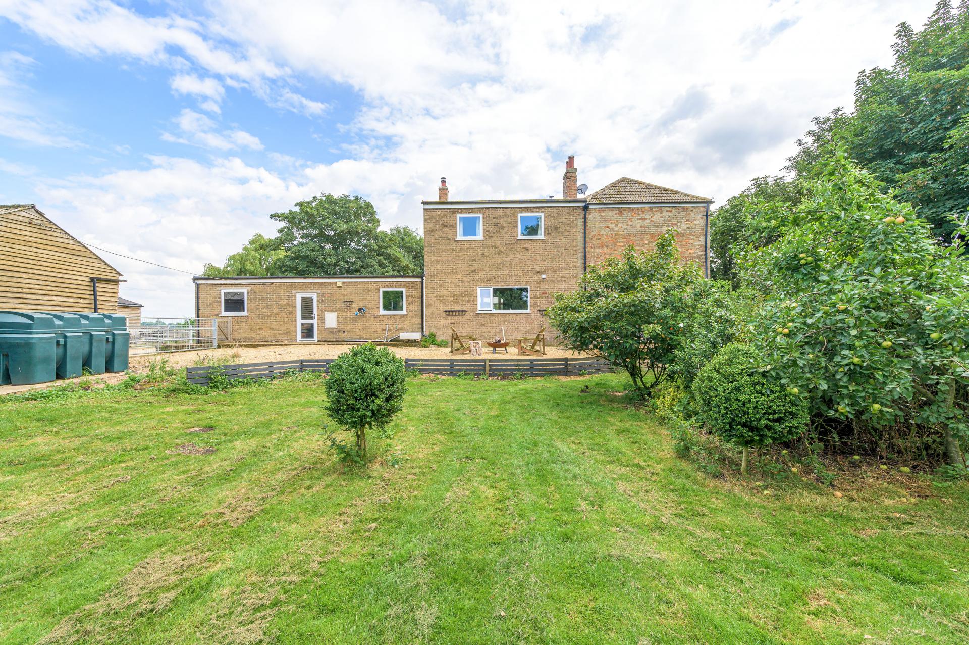 5 bedroom Detached House for sale in Peterborough