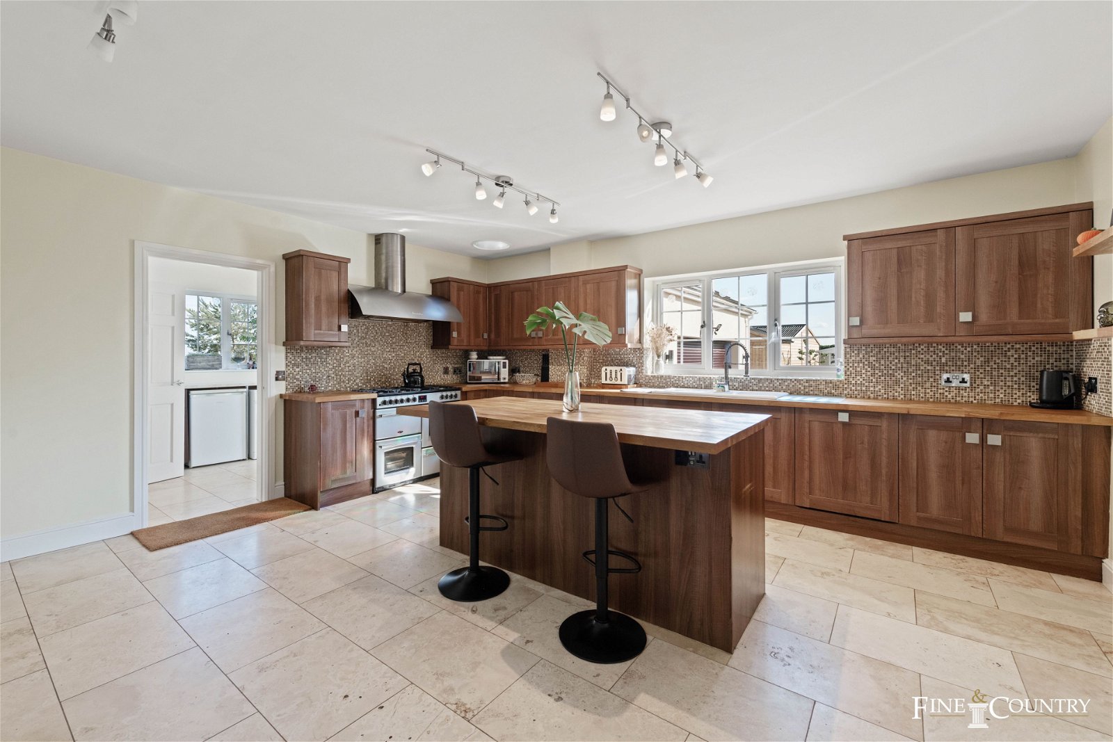 Detached House for sale with 4 bedrooms, Crowland Fine & Country