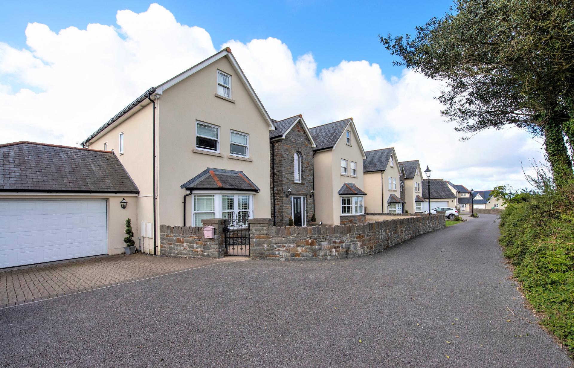 6 bedroom Detached House for sale in Gower