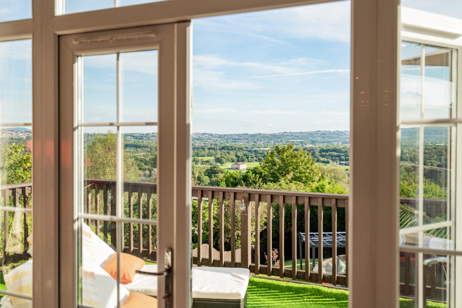 Detached House for sale with 6 bedrooms, 1 Clos Aaron, Ynystawe Fine