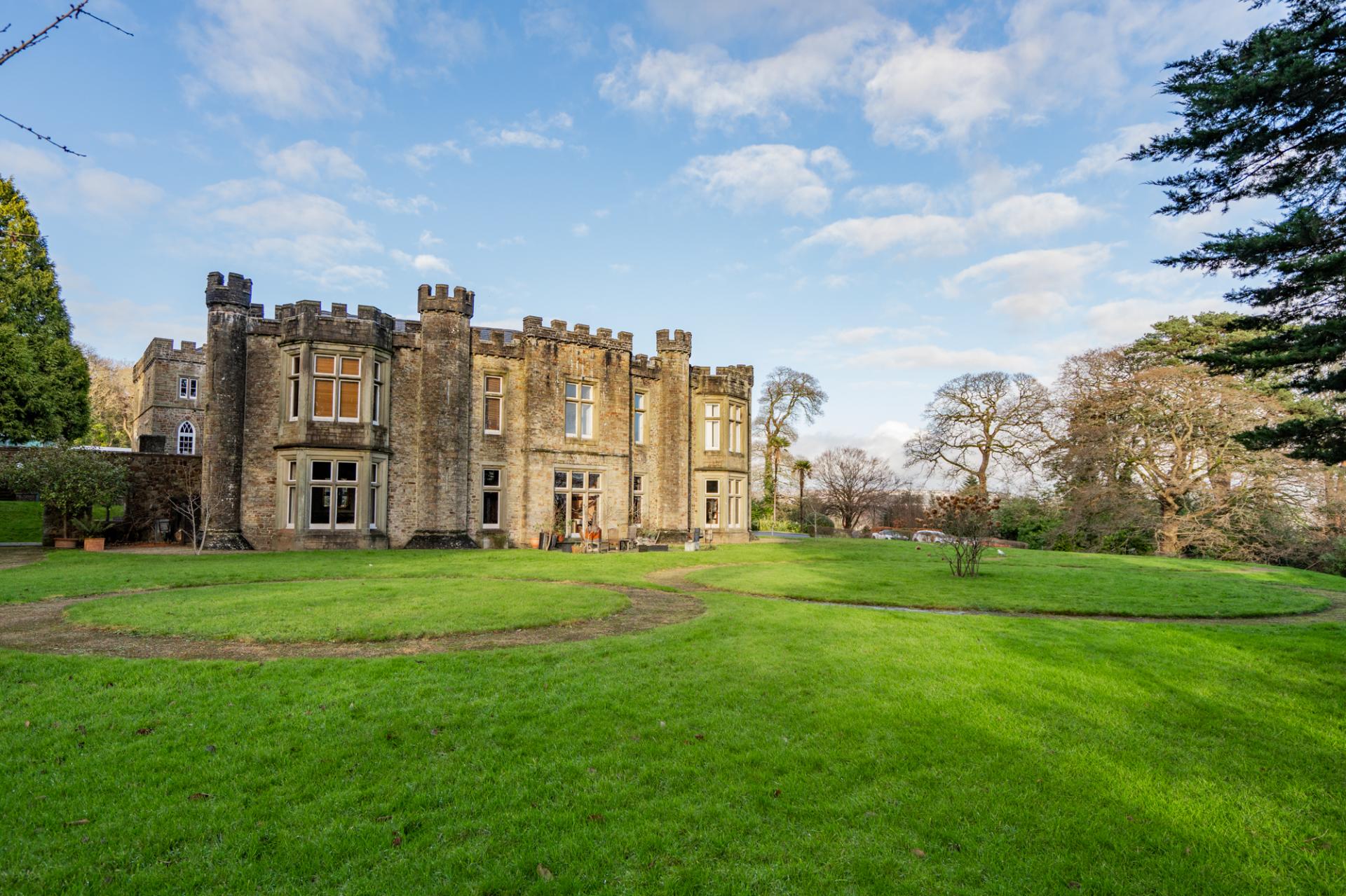 Apartment for sale with 2 bedrooms, 6 Clyne Castle, Blackpill Fine