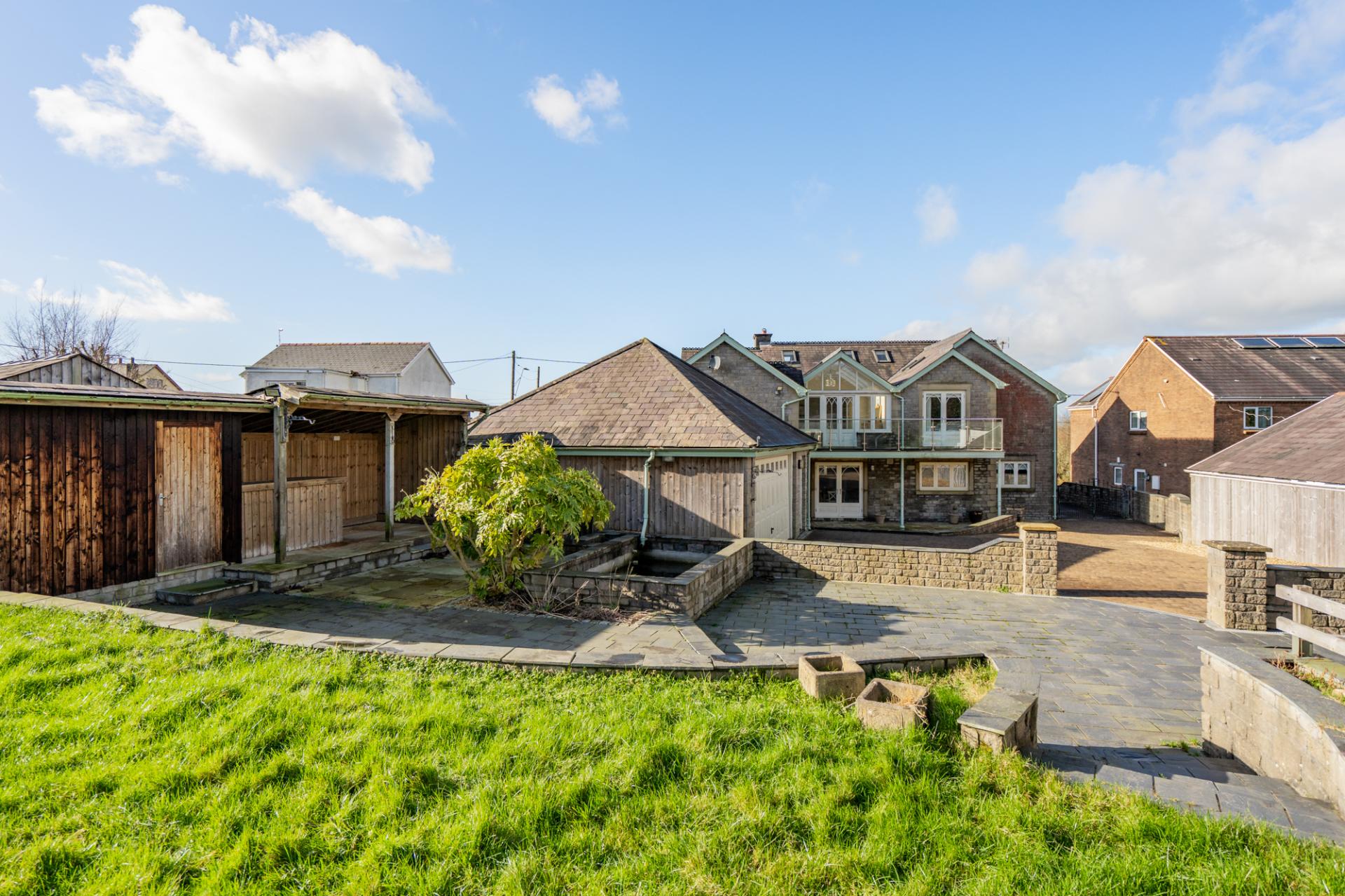 Detached House for sale with 6 bedrooms, Llwynonn, Cynheidre Fine