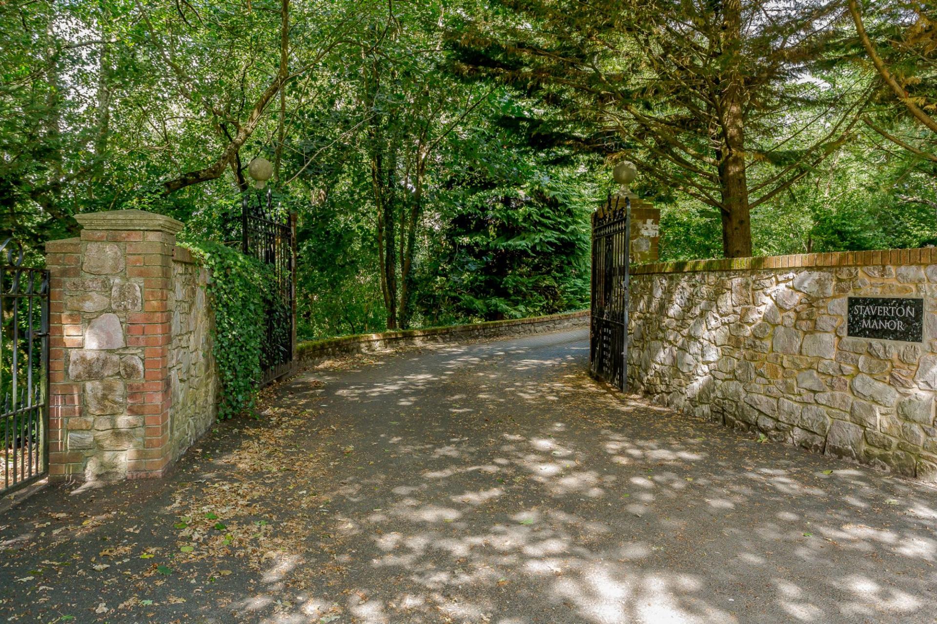 Detached House for sale with 6 bedrooms, Staverton, Totnes Fine & Country