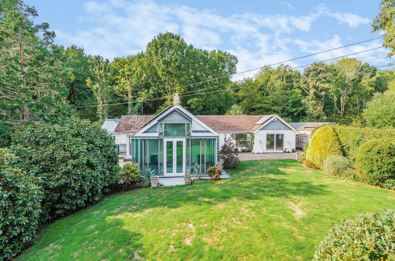 5 bedroom Detached Bungalow for sale in Uckfield