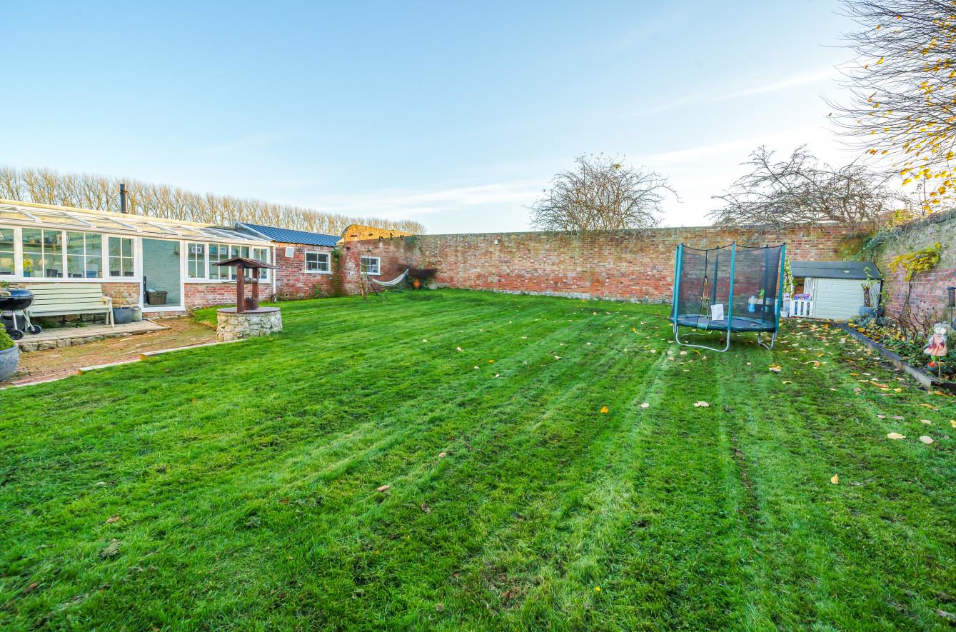 SemiDetached House for sale with 4 bedrooms, Elegant 17th Century Residence, SemiRural East