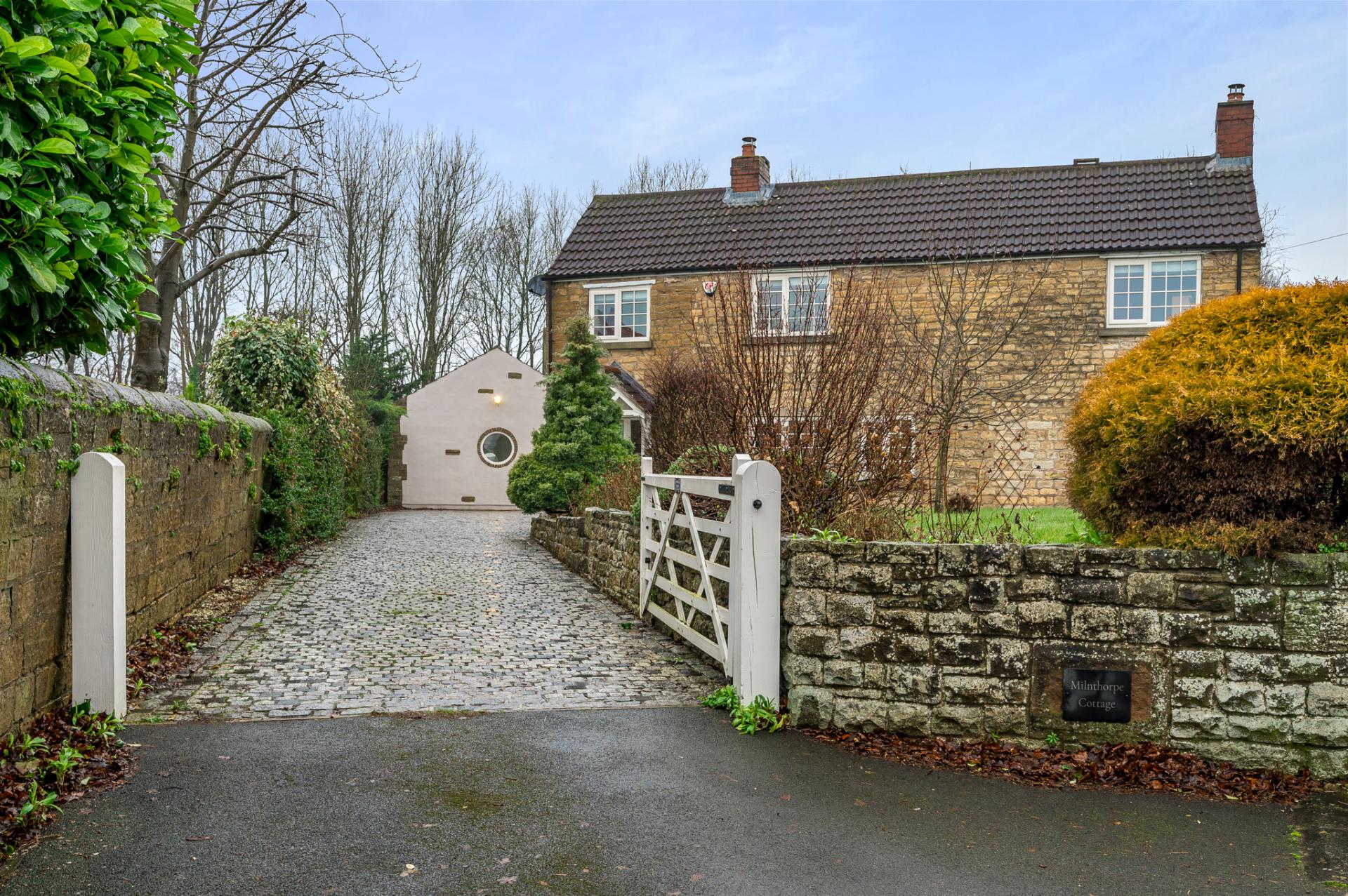 Detached House for sale with 4 bedrooms, Wetherby Road, Bramham Fine