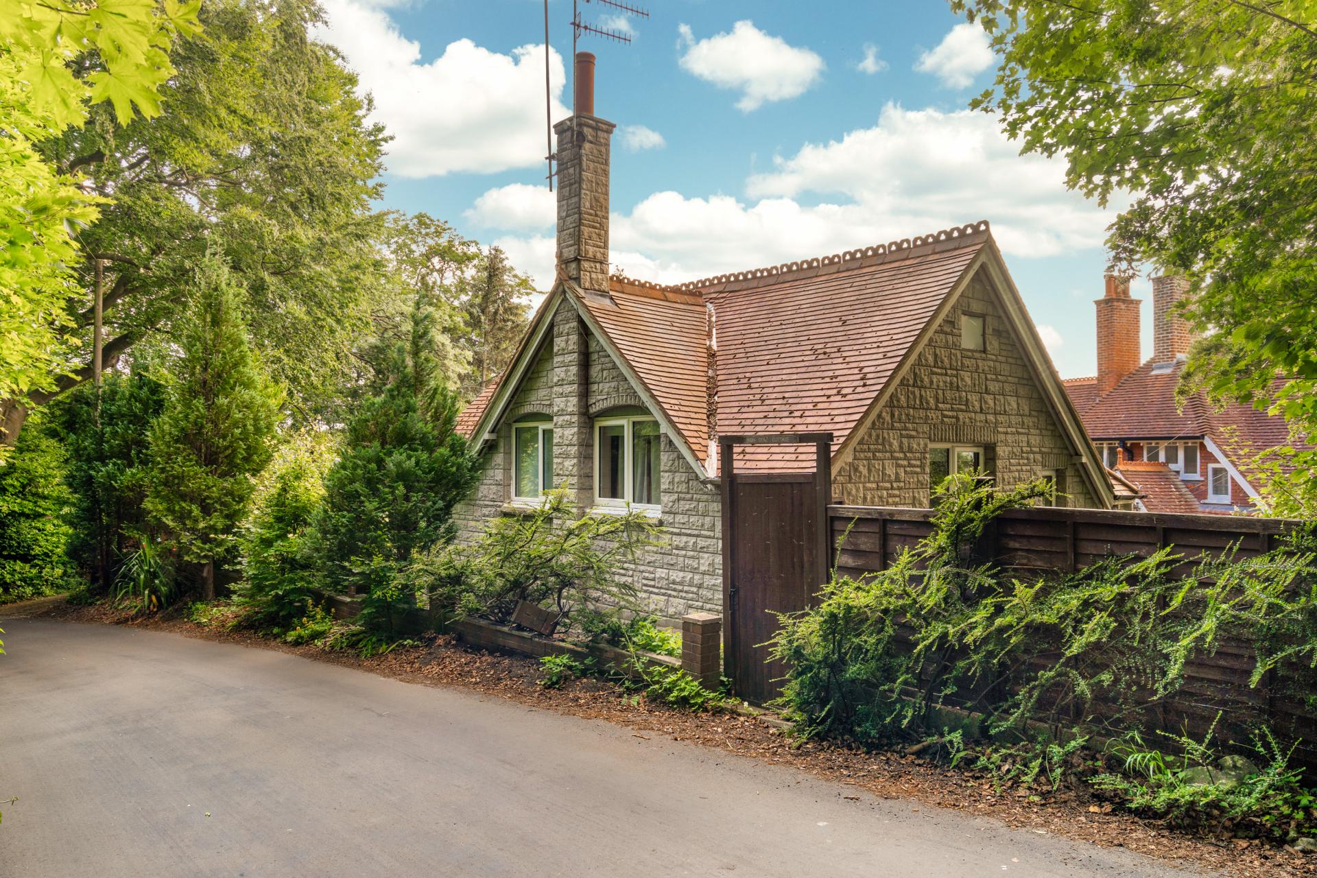 3 bedroom Cottage for sale in Woldingham
