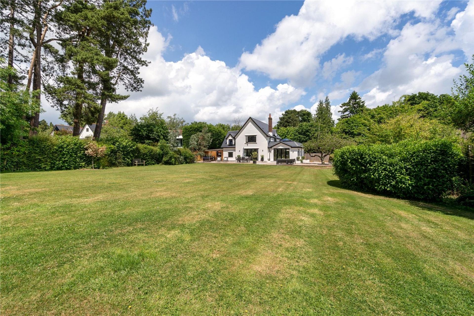 Detached House for sale with 4 bedrooms, Upper Court Road, Woldingham ...