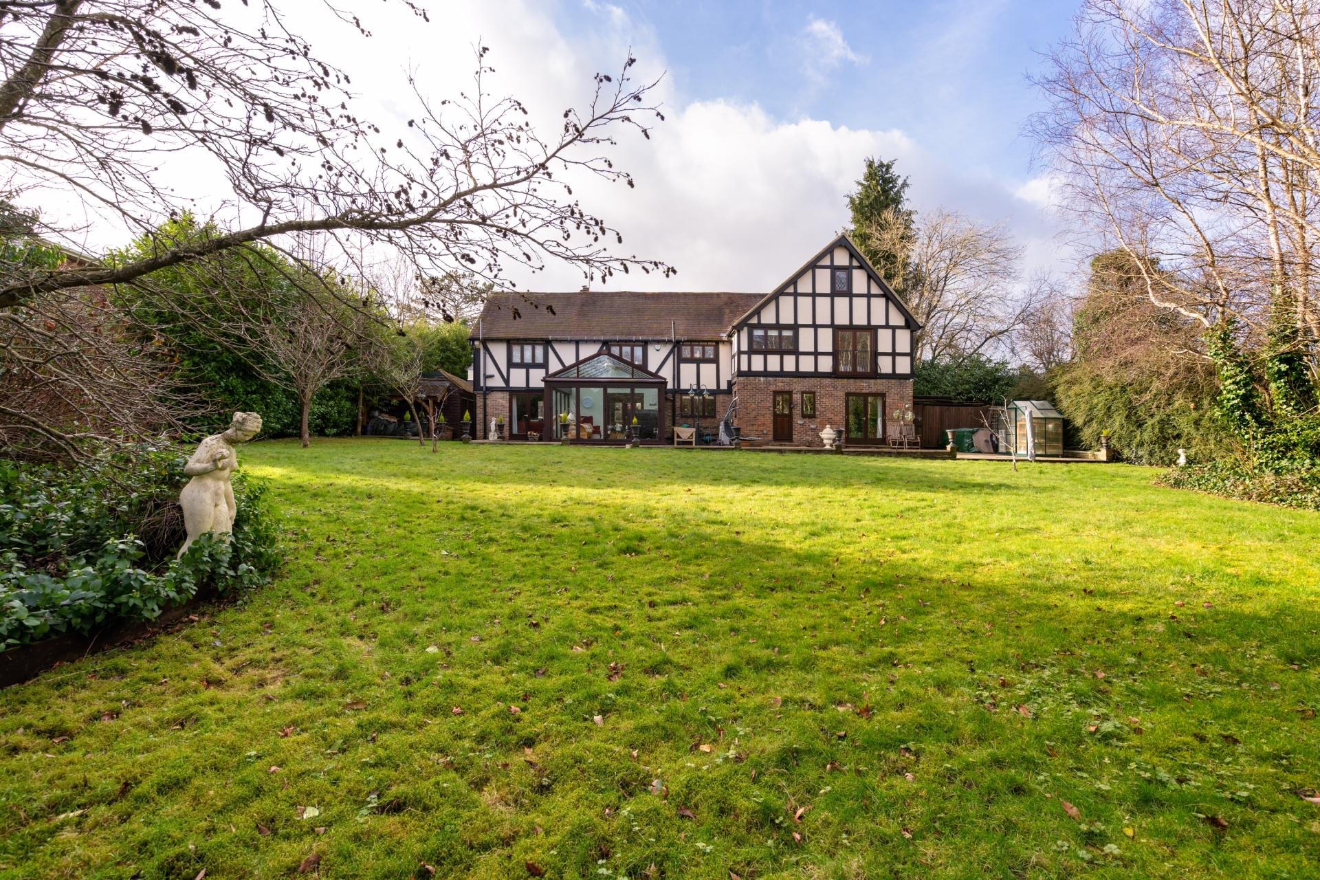 Detached House for sale with 6 bedrooms, Woldingham, Surrey Fine