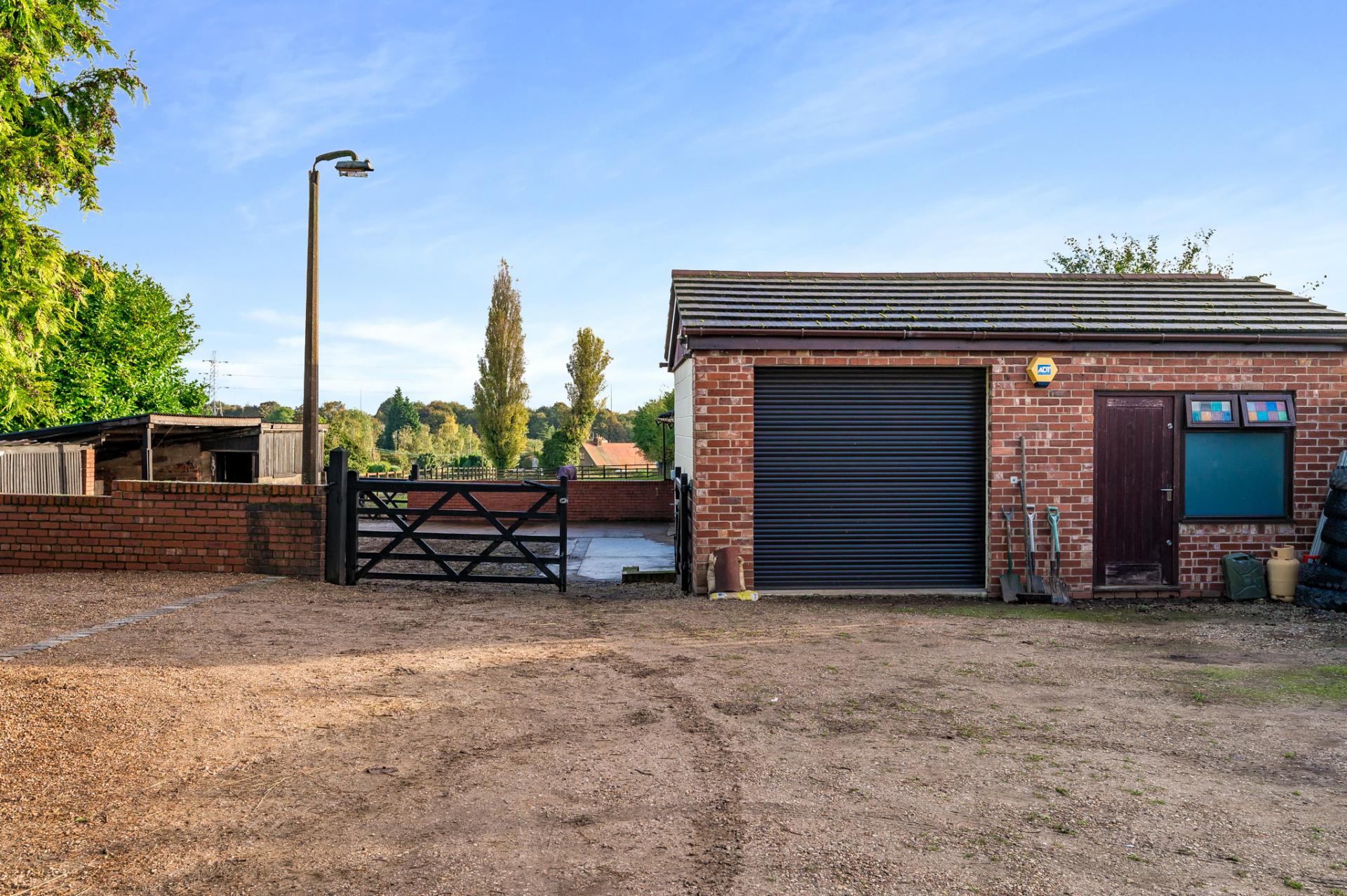Equestrian for sale with 3 bedrooms, Knottingley Road, Pontefract