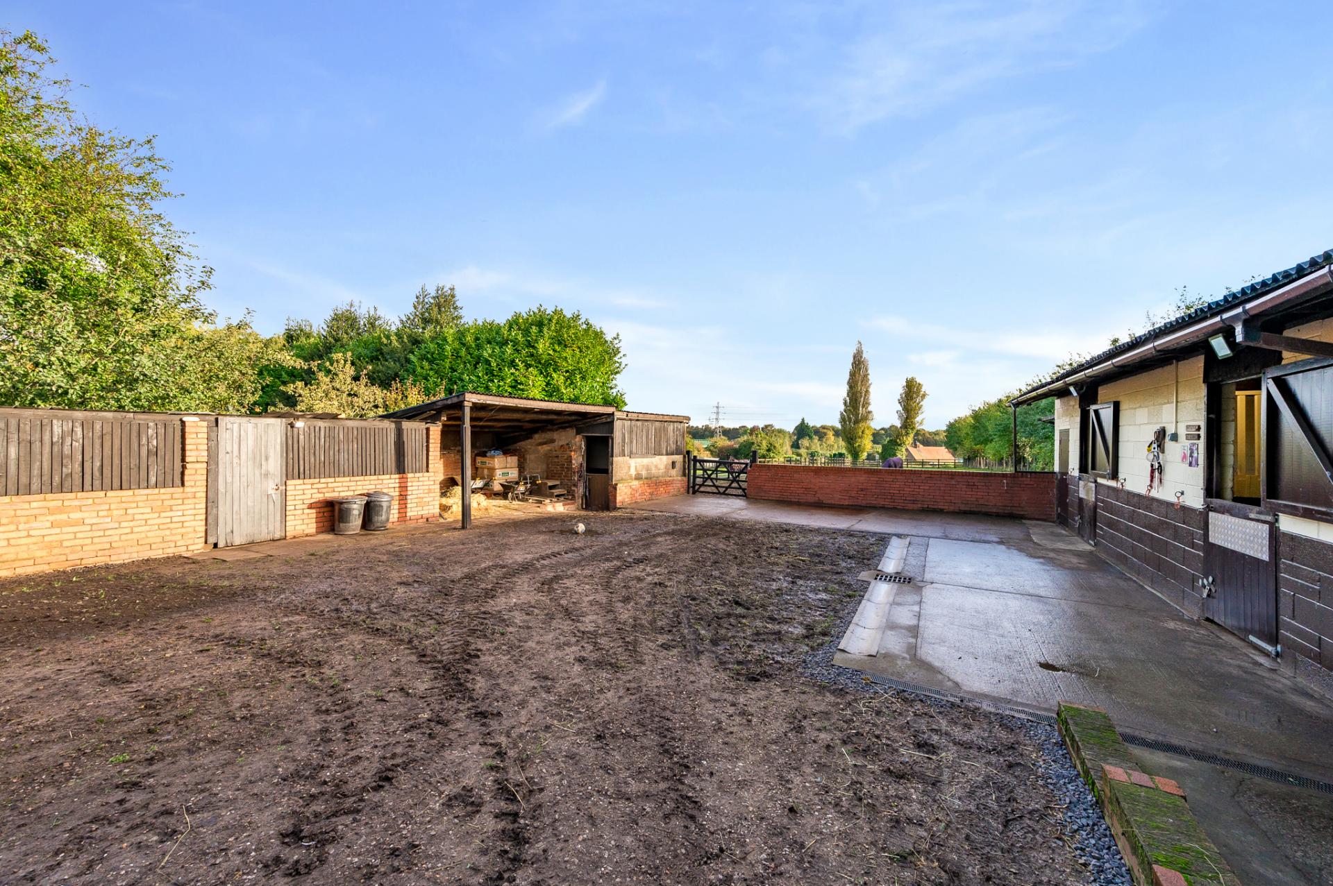 Equestrian for sale with 3 bedrooms, Knottingley Road, Pontefract