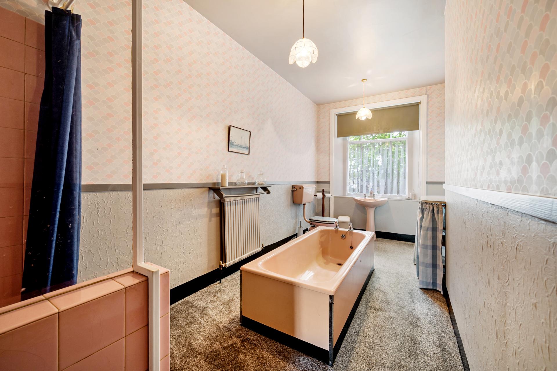 SemiDetached House for sale with 6 bedrooms, Went Edge Road, Kirk