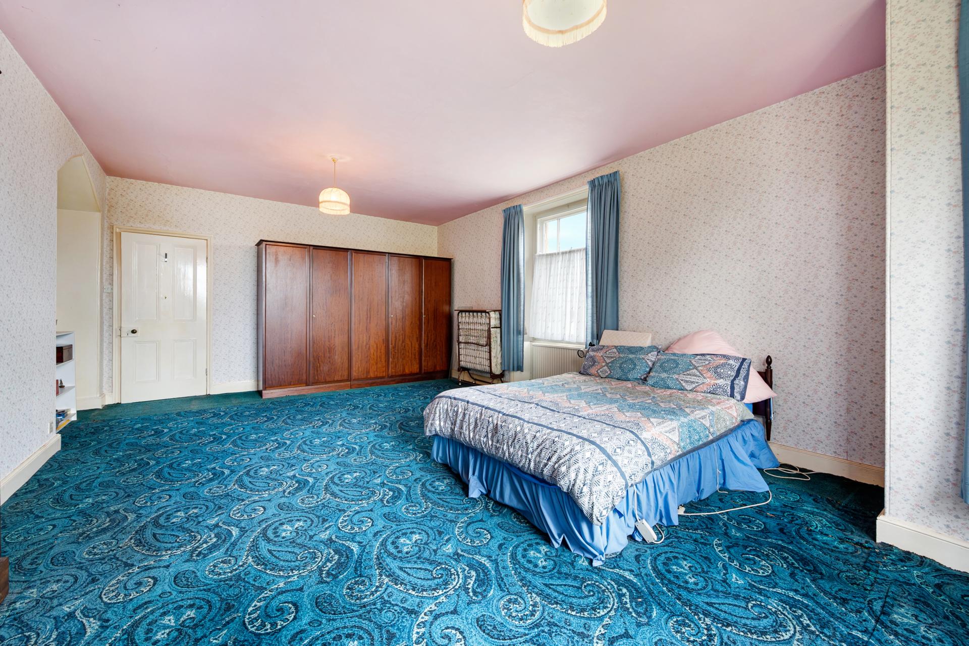 SemiDetached House for sale with 6 bedrooms, Went Edge Road, Kirk