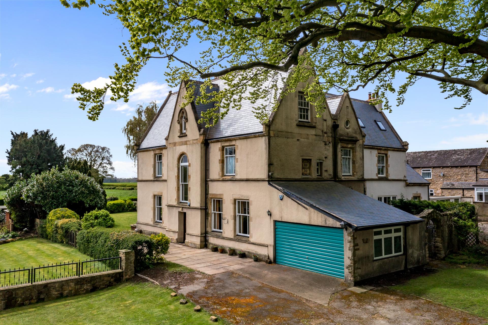 SemiDetached House for sale with 6 bedrooms, Went Edge Road, Kirk