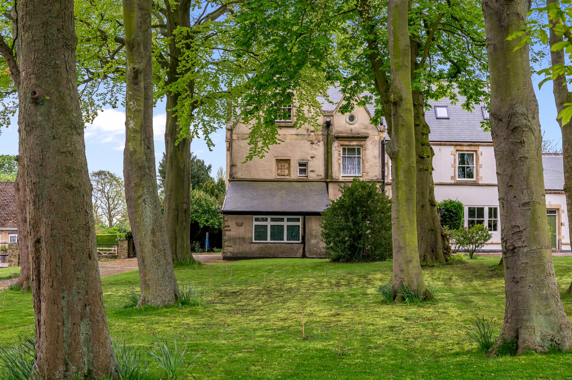 SemiDetached House for sale with 6 bedrooms, Went Edge Road, Kirk