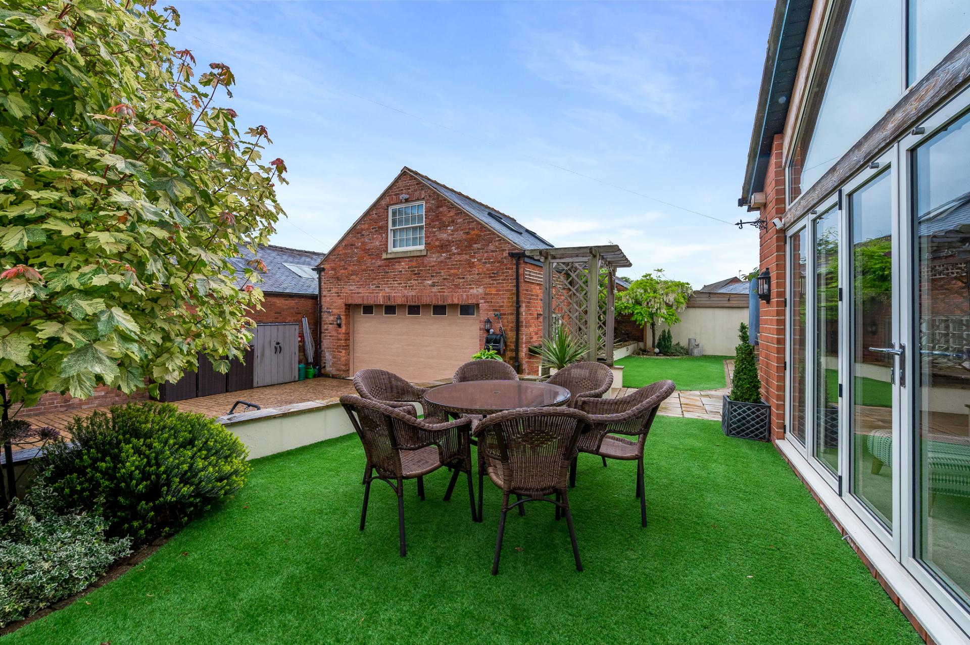 Terraced House for sale with 5 bedrooms, Church Street, Horbury Fine