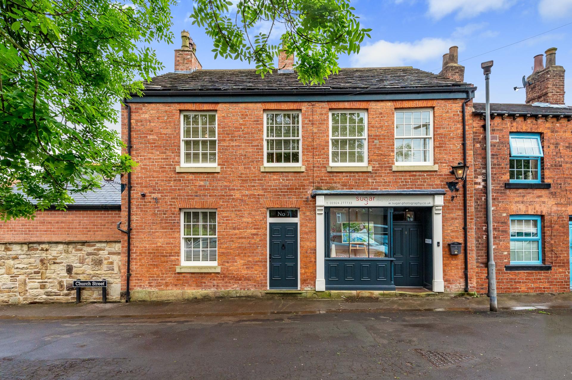 Terraced House for sale with 5 bedrooms, Church Street, Horbury Fine