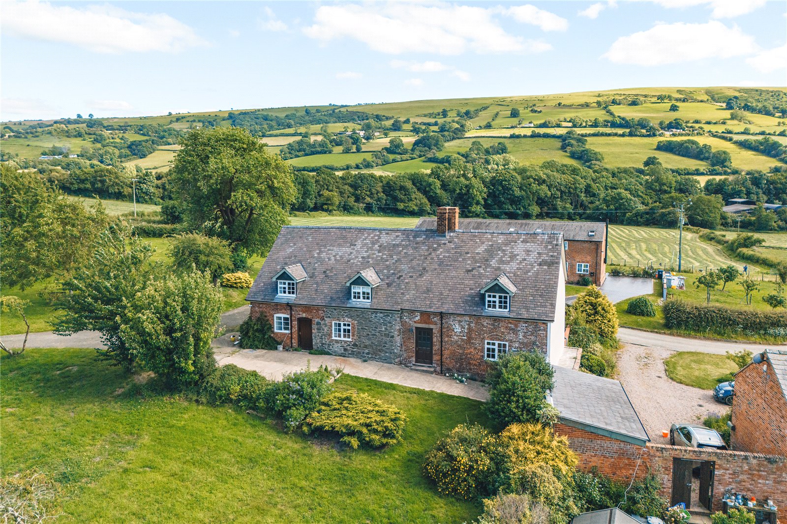 Detached House for sale with 3 bedrooms, Trewern, Welshpool Fine