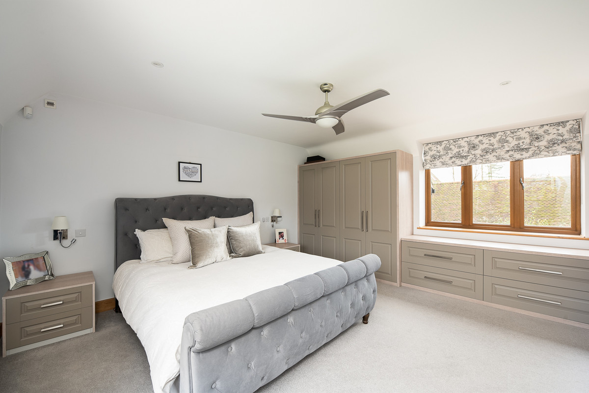 Detached House for sale with 6 bedrooms, St Neots Road Renhold Bedford