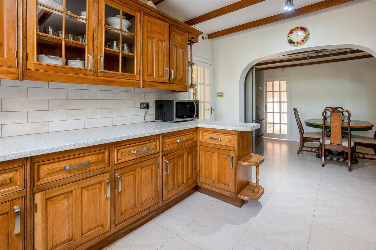 Detached House for sale with 5 bedrooms, Stoneleigh Road Coventry, Warwickshire Fine & Country