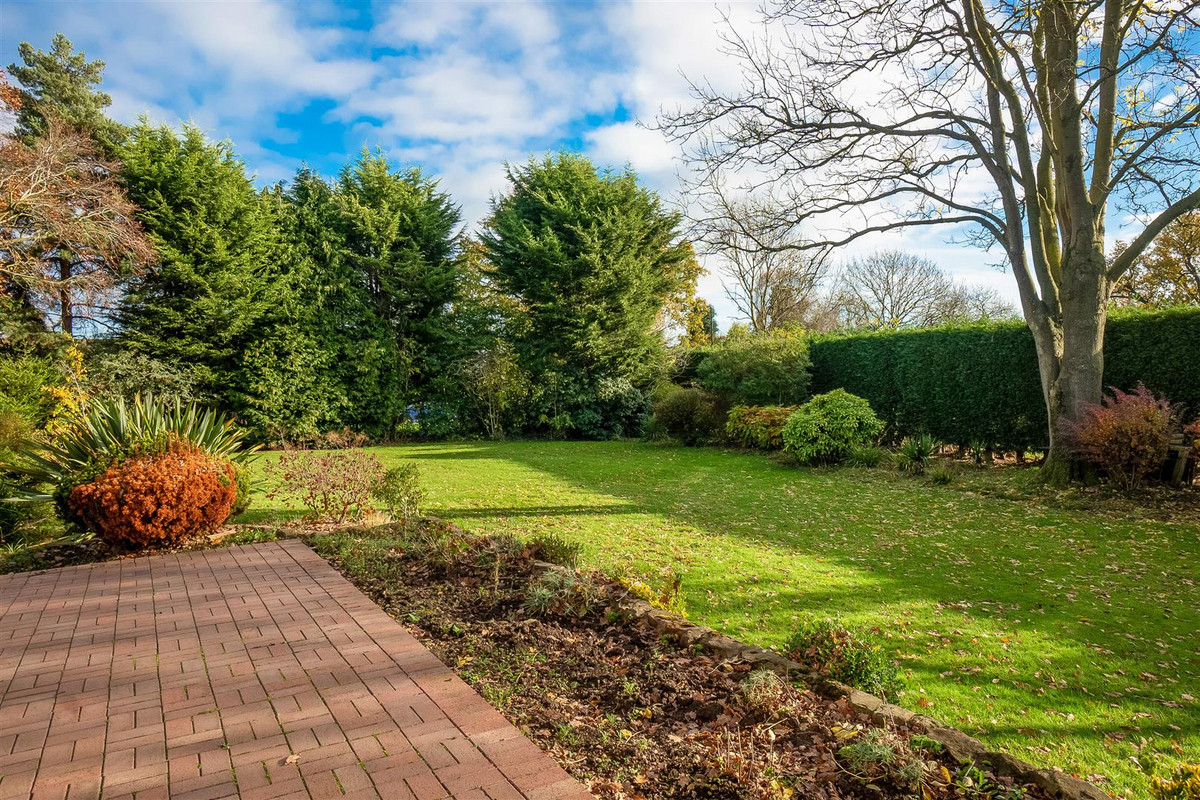 Detached House for sale with 5 bedrooms, Stoneleigh Road Coventry, Warwickshire Fine & Country