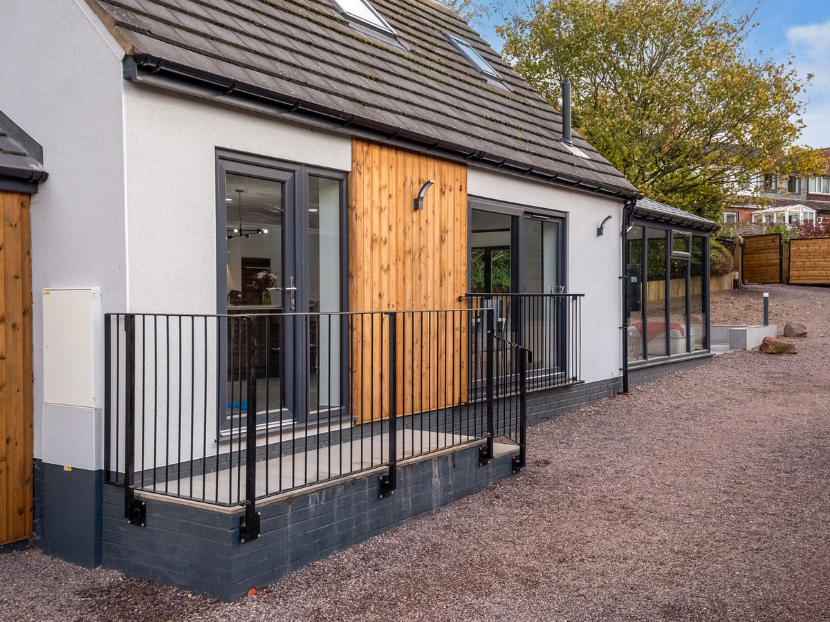 Detached Bungalow for sale with 6 bedrooms, Castle Road Hartshill