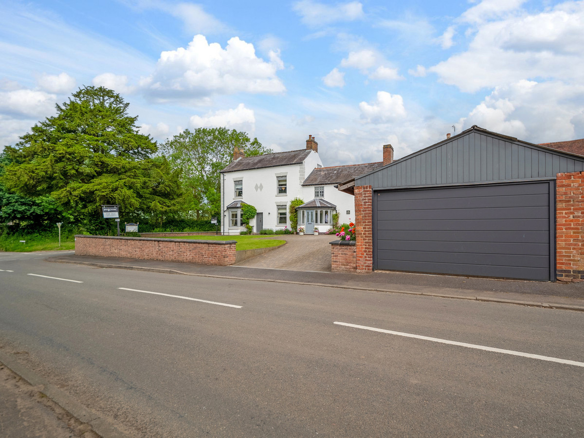 Detached House For Sale With 6 Bedrooms, Nailstone Road Barton In The 