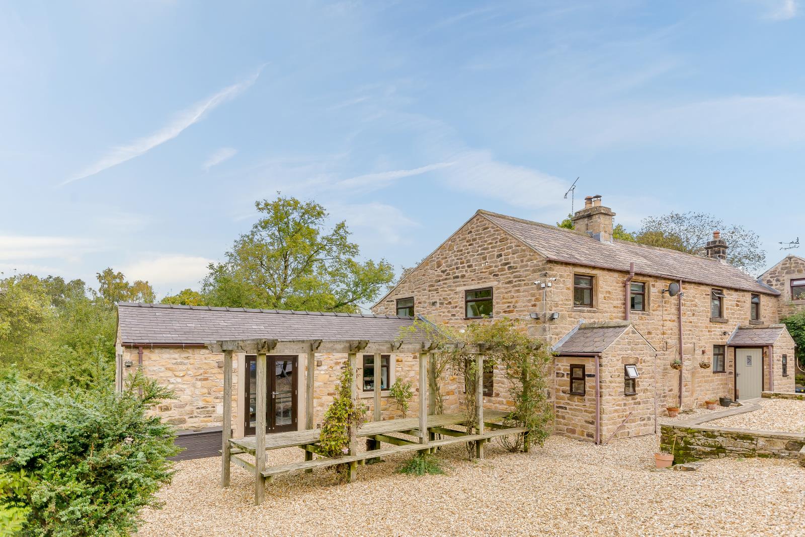 5 bedroom Detached House for sale in Matlock