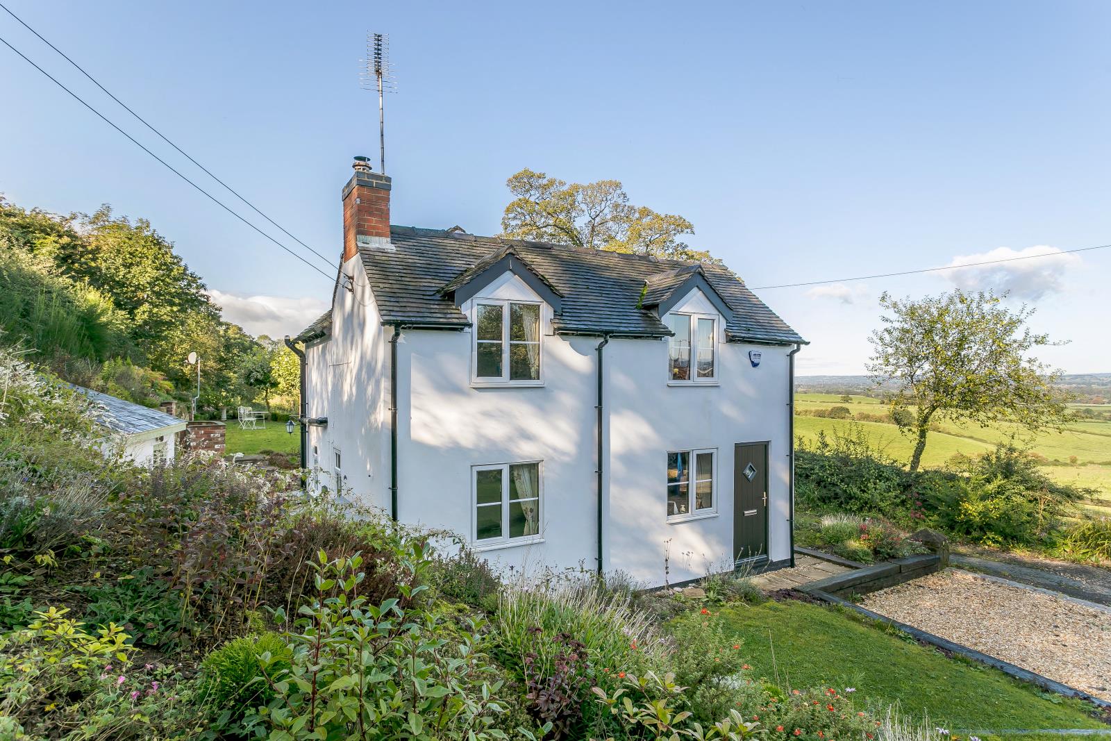 3 bedroom Cottage for sale in BurtonOnTrent