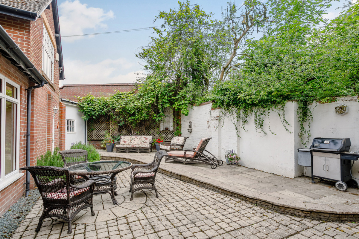 Detached House for sale with 8 bedrooms, Parwich, Derbyshire Fine