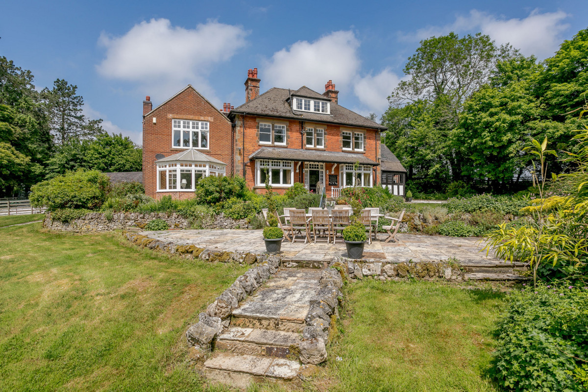 Detached House for sale with 8 bedrooms, Parwich, Derbyshire Fine