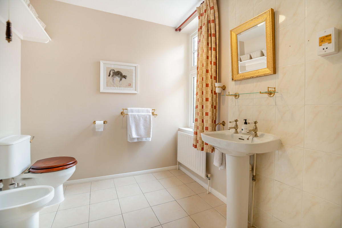 Detached House for sale with 8 bedrooms, Parwich, Derbyshire Fine