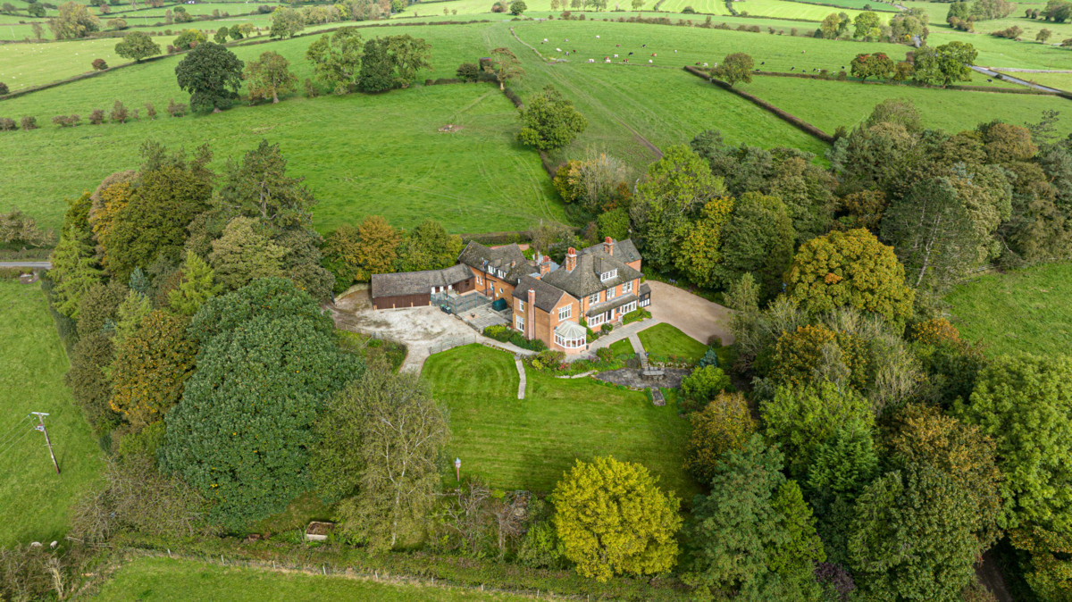 Detached House for sale with 8 bedrooms, Parwich, Derbyshire Fine