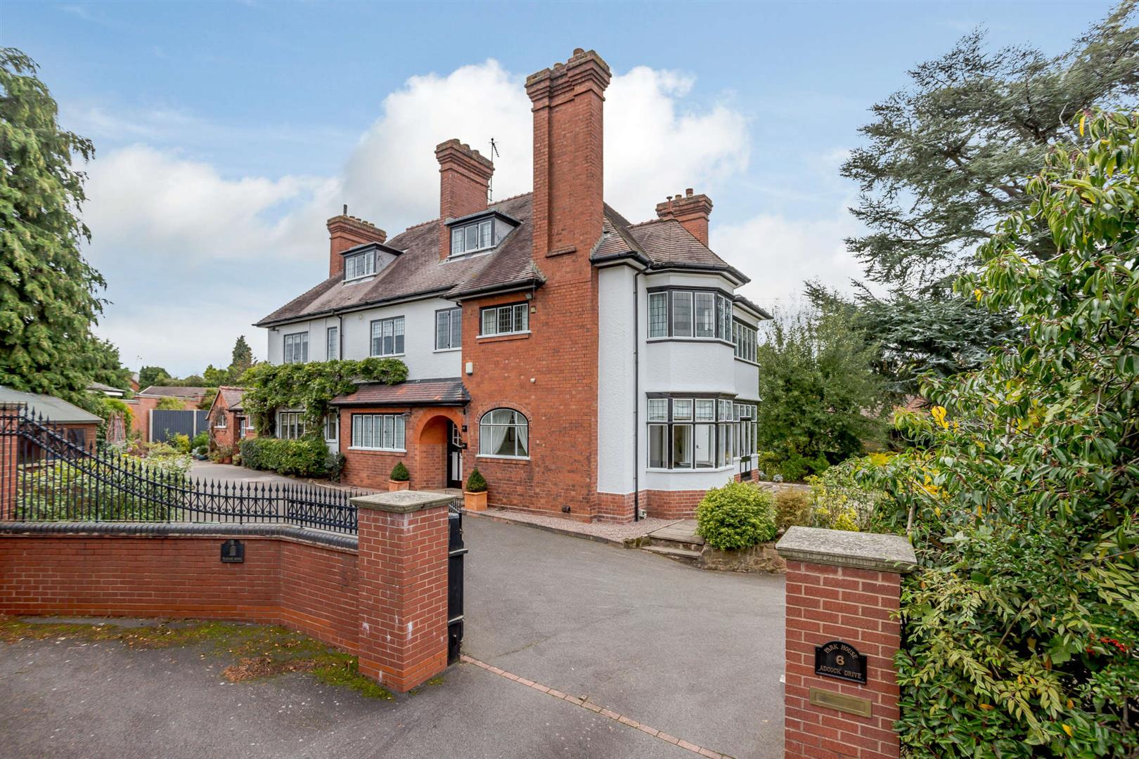 6 bedroom Detached House for sale in Kenilworth